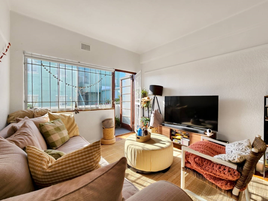 To Let 1 Bedroom Property for Rent in Vredehoek Western Cape